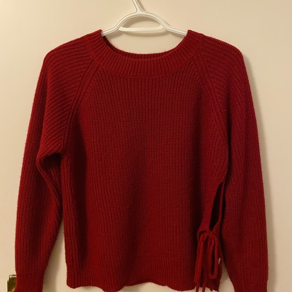 Red Knitted Sweater. - Picture 2 of 2